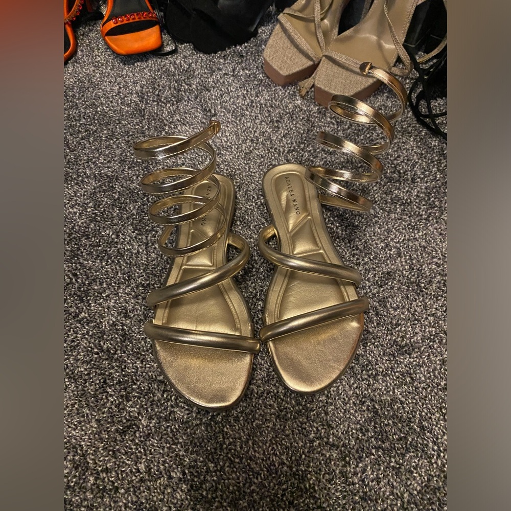 New Azalea Wang gold wrap up flats. Size 7.5